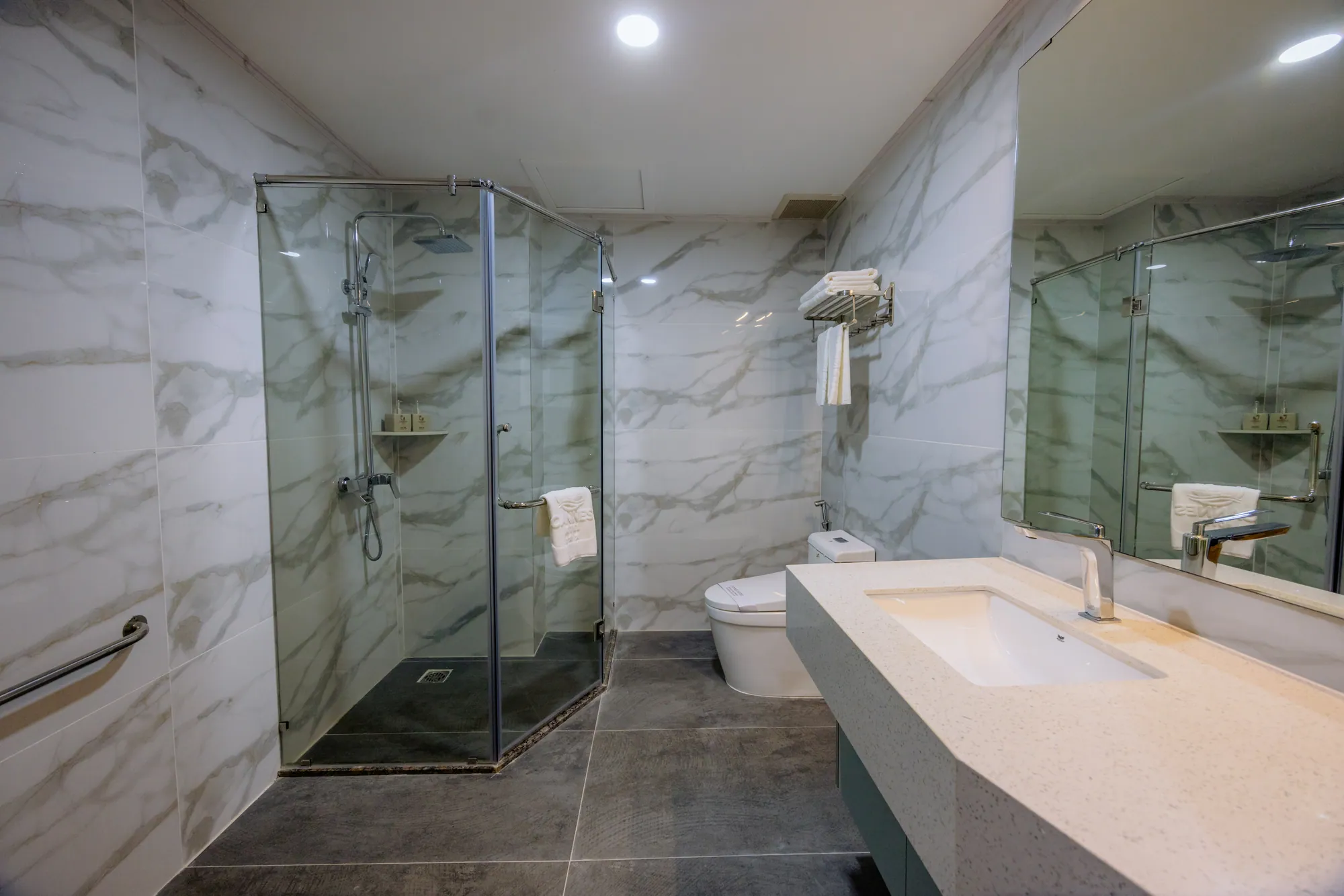 Suite — 7