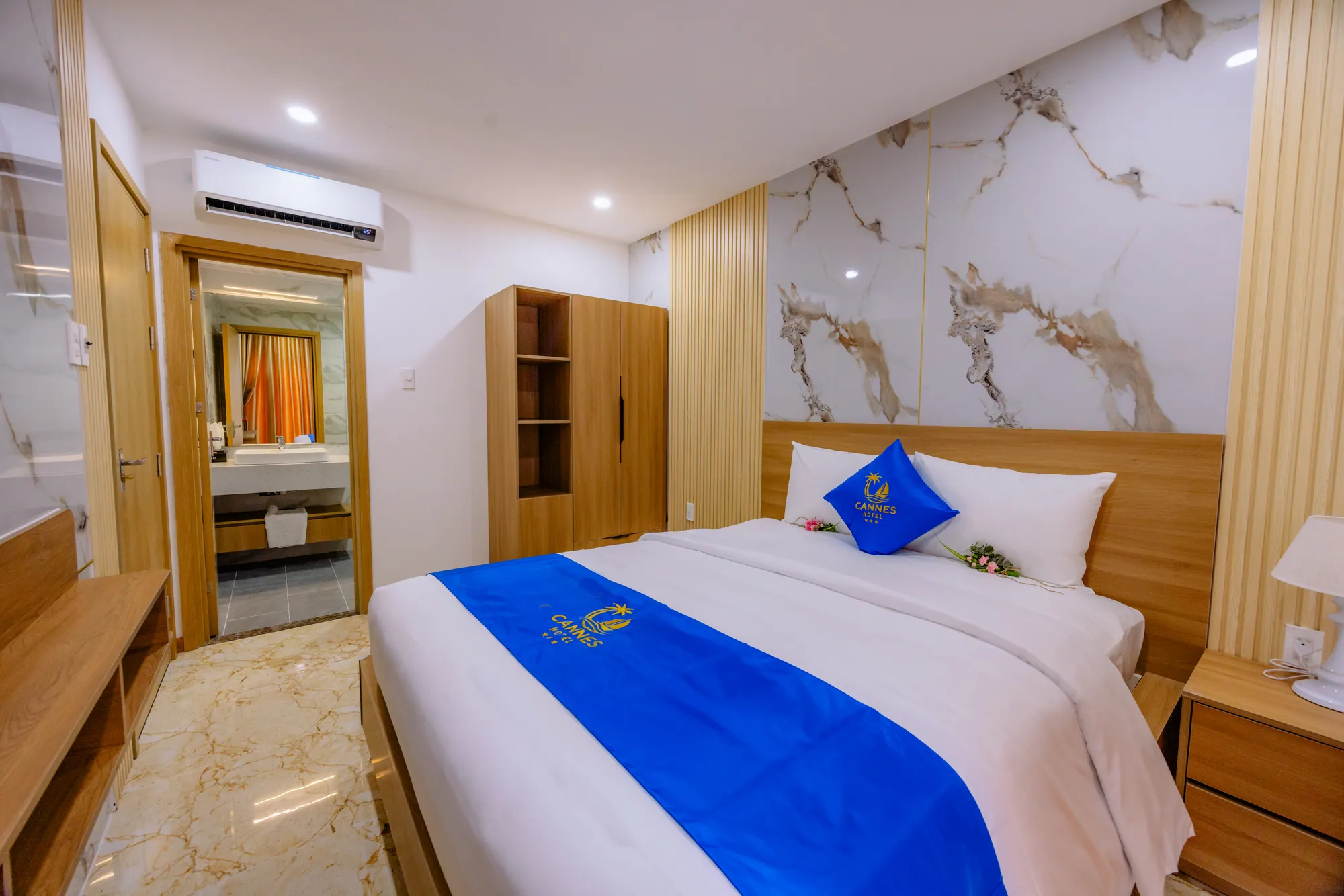 Suite — 6