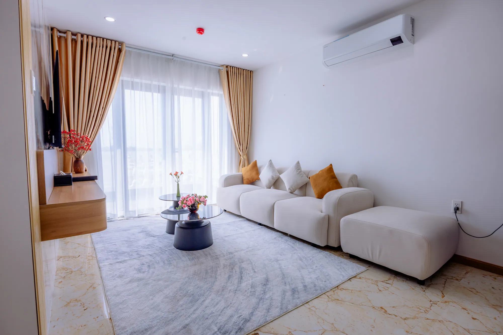 Suite — 5